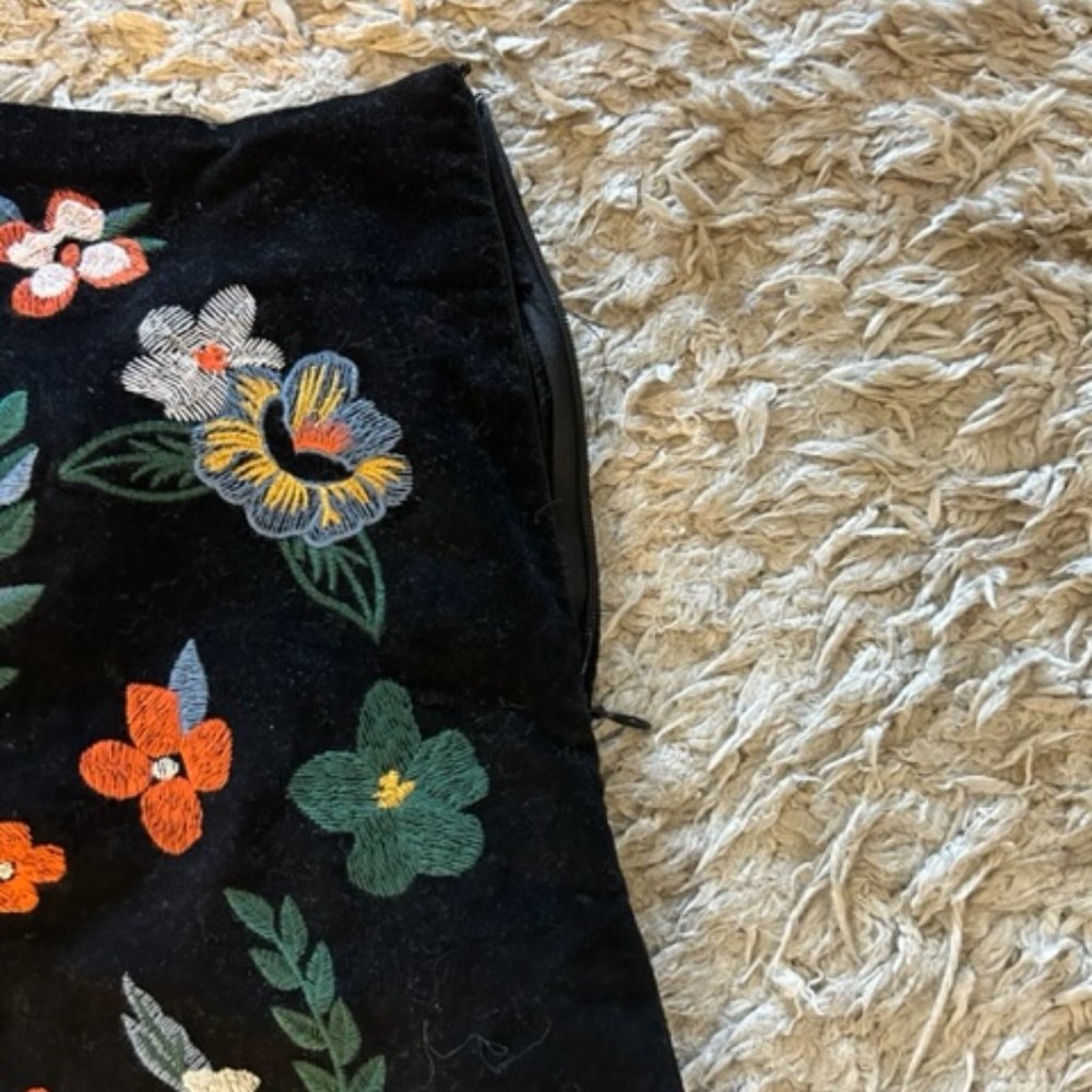 Flying Tomato Black velvet skirt with floral embroidery - size M - Picture 2 of 4